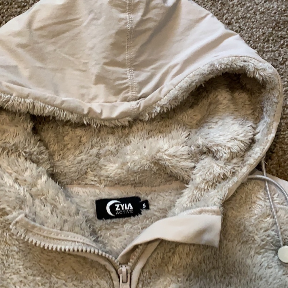 Zyia Sherpa Jacket - Picture 2 of 4